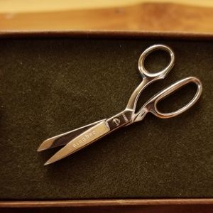 Scissor pin